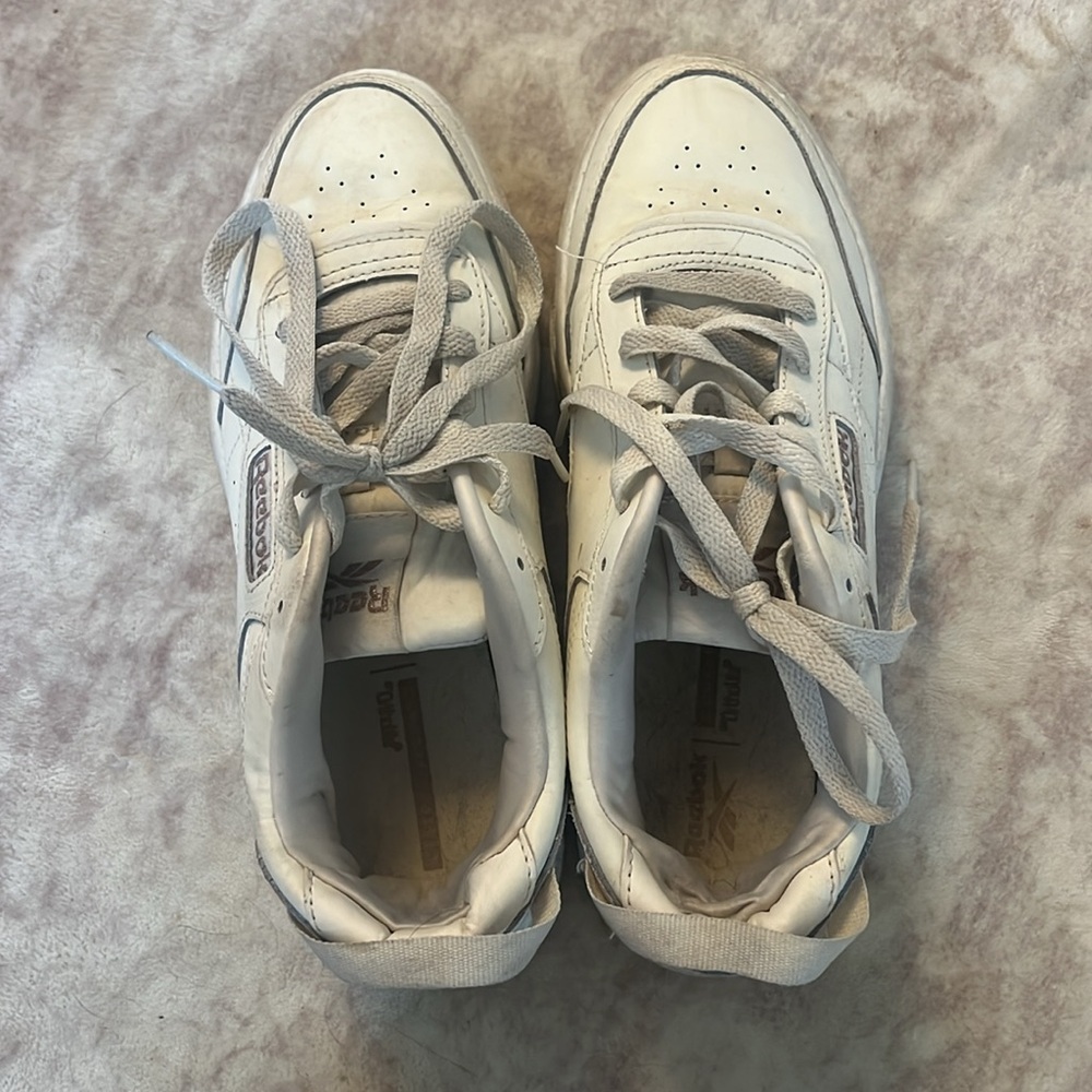 White Reebok shoes - Picture 3 of 3